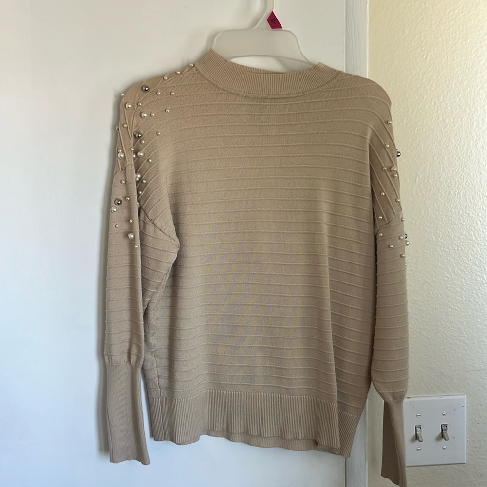 Worn once cute sweater with pearls (fake) size S